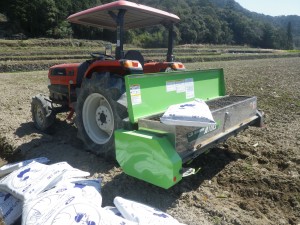 Phân gà hữu cơ dạng bột dùng cho gừng hữu cơ tại Nhật Bản